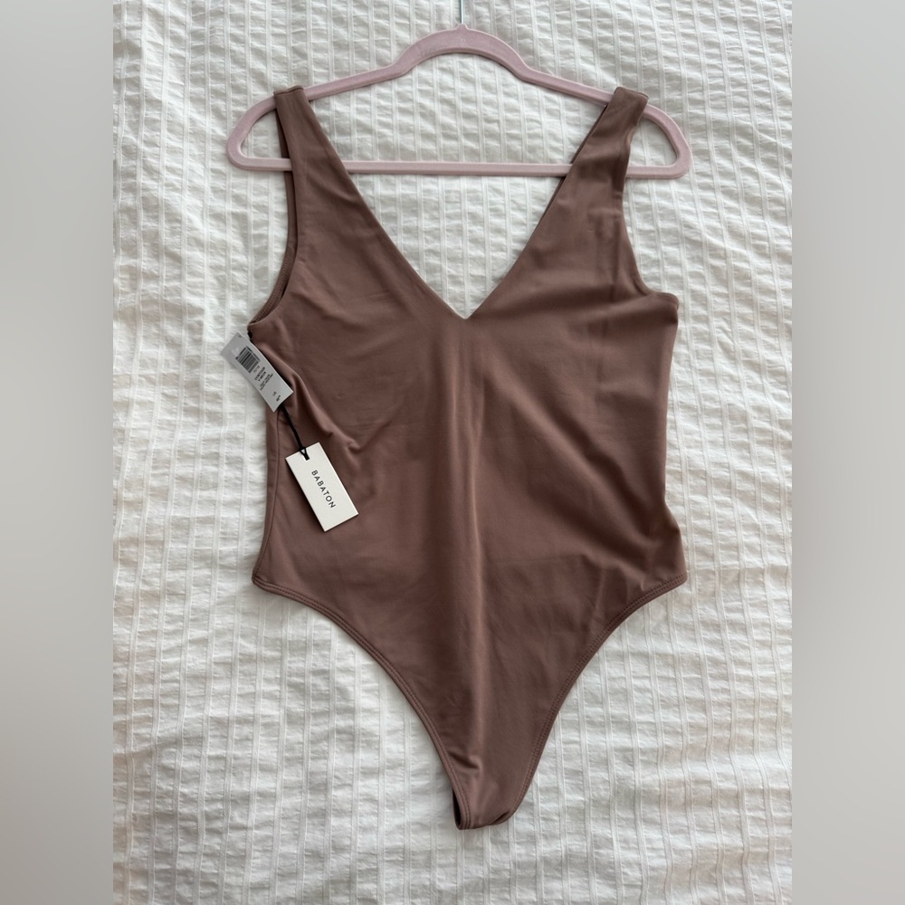 NWT Aritzia Babaton Bodysuit - contour v neck size L